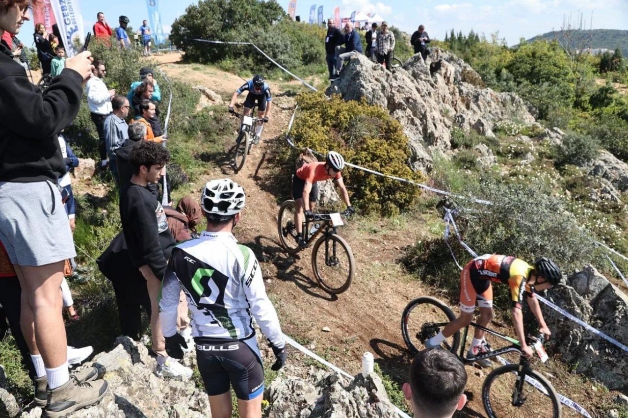 Zorlu parkurda kıran kırana mücadele