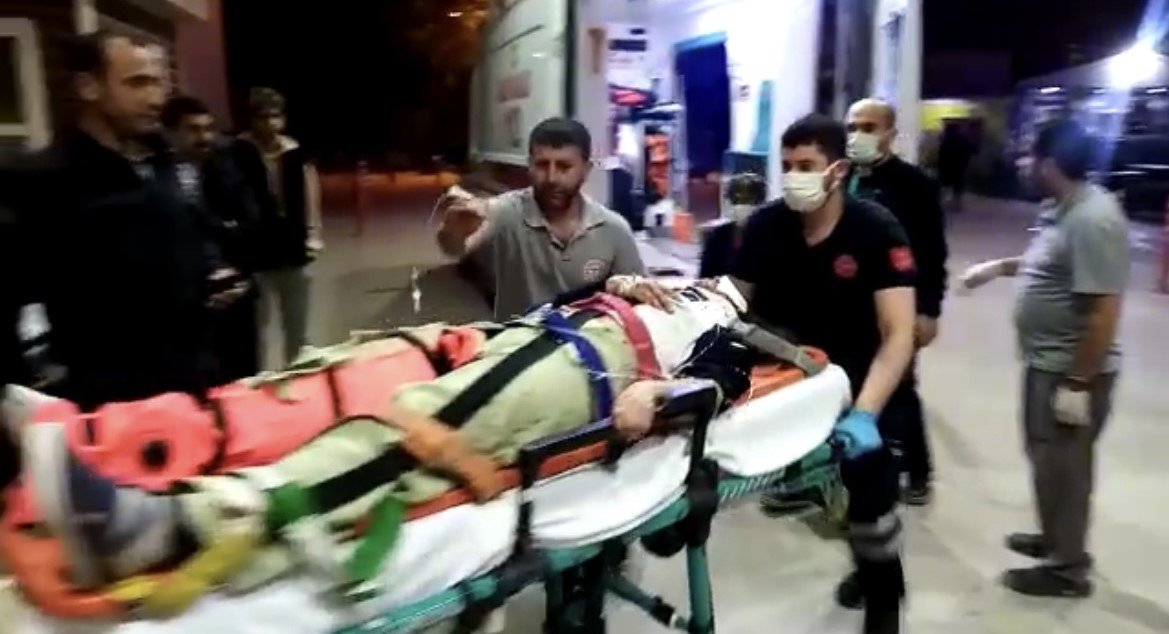 Devrilen öğrenci dolu otobüste bilanço ağır oldu