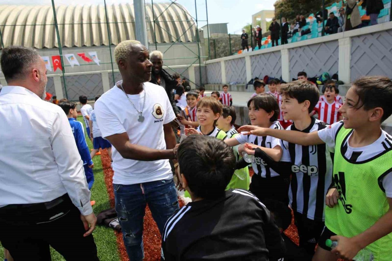 Çekmeköy’de minikler için dev futbol organizasyonu