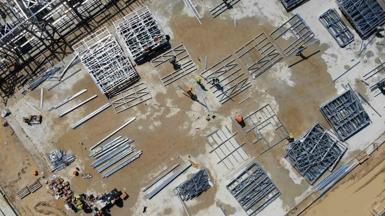 Defne Devlet Hastanesi inşası 1 Mayıs’ta da devam ediyor