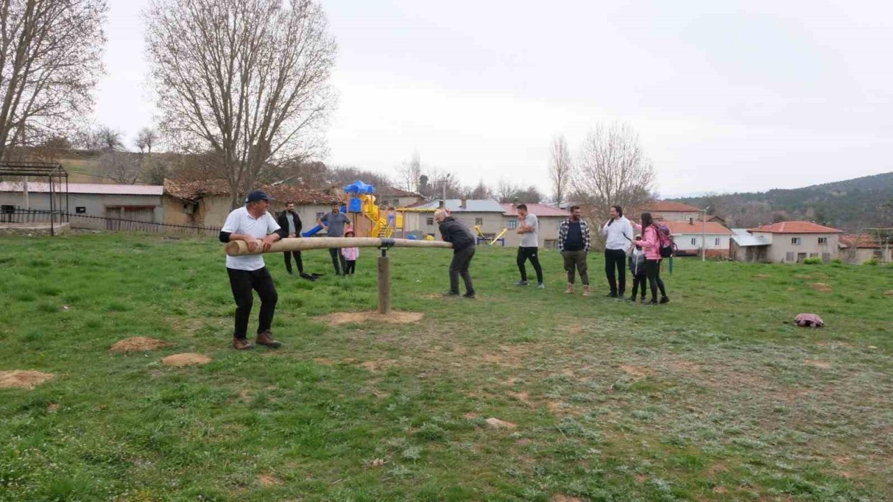 Denizli’yi tanıtmak için her hafta farklı bir rotaya yürüyorlar
