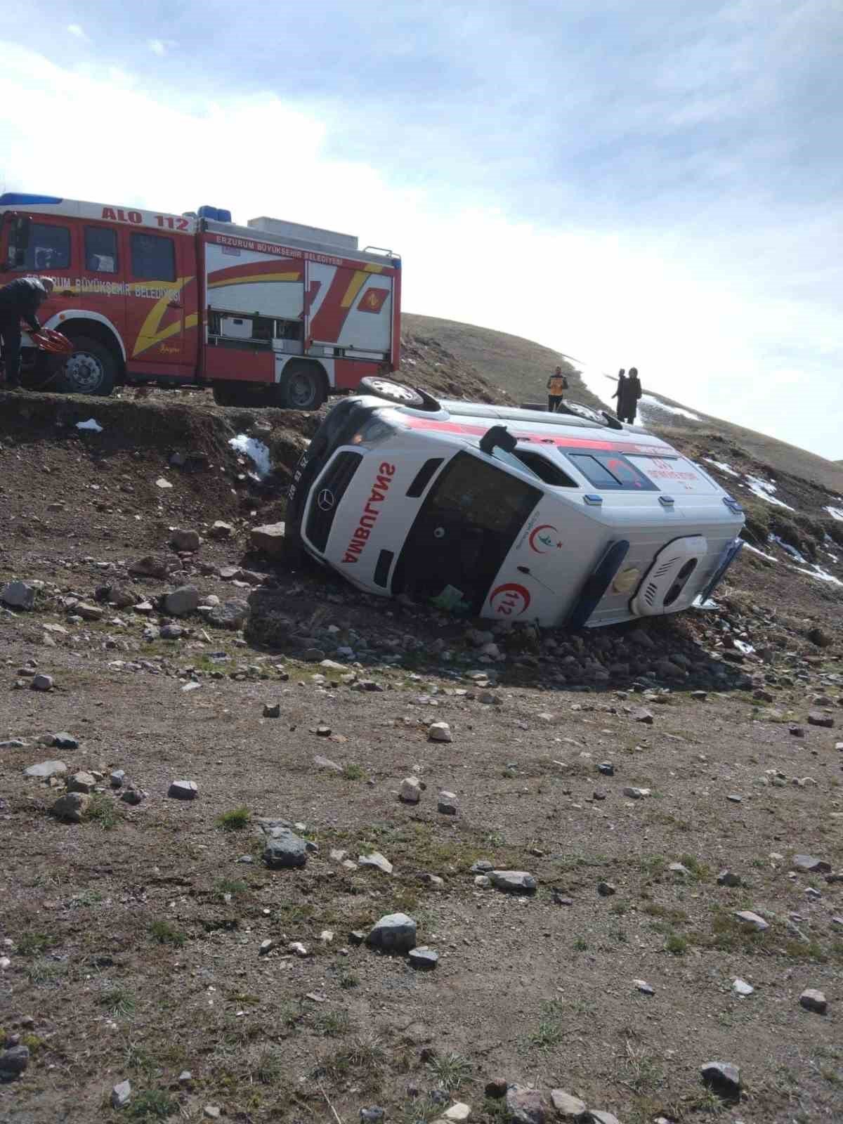 Otomobil şarampole yuvarlandı