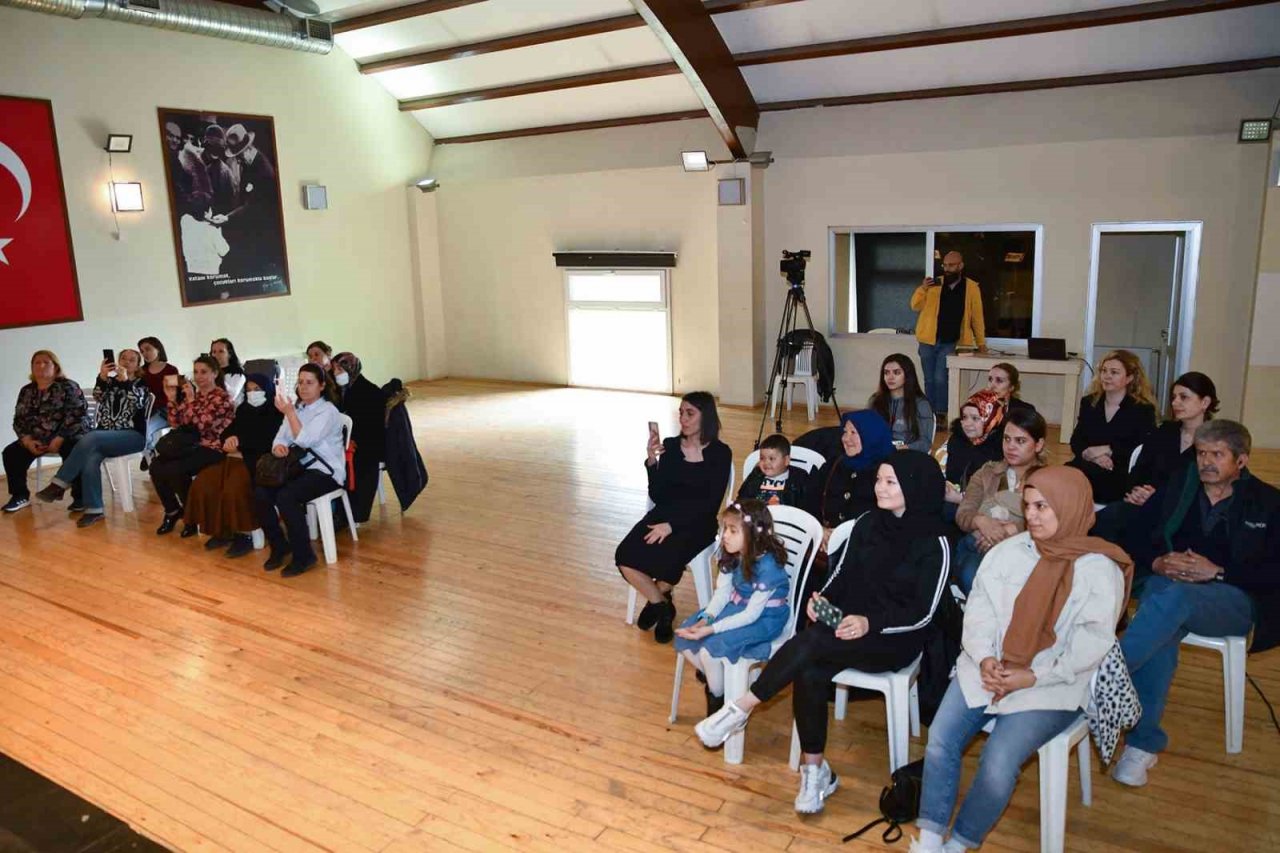 Görme engelli çocuklardan ’Şarkılı Türkülü Masallar’ etkinliği