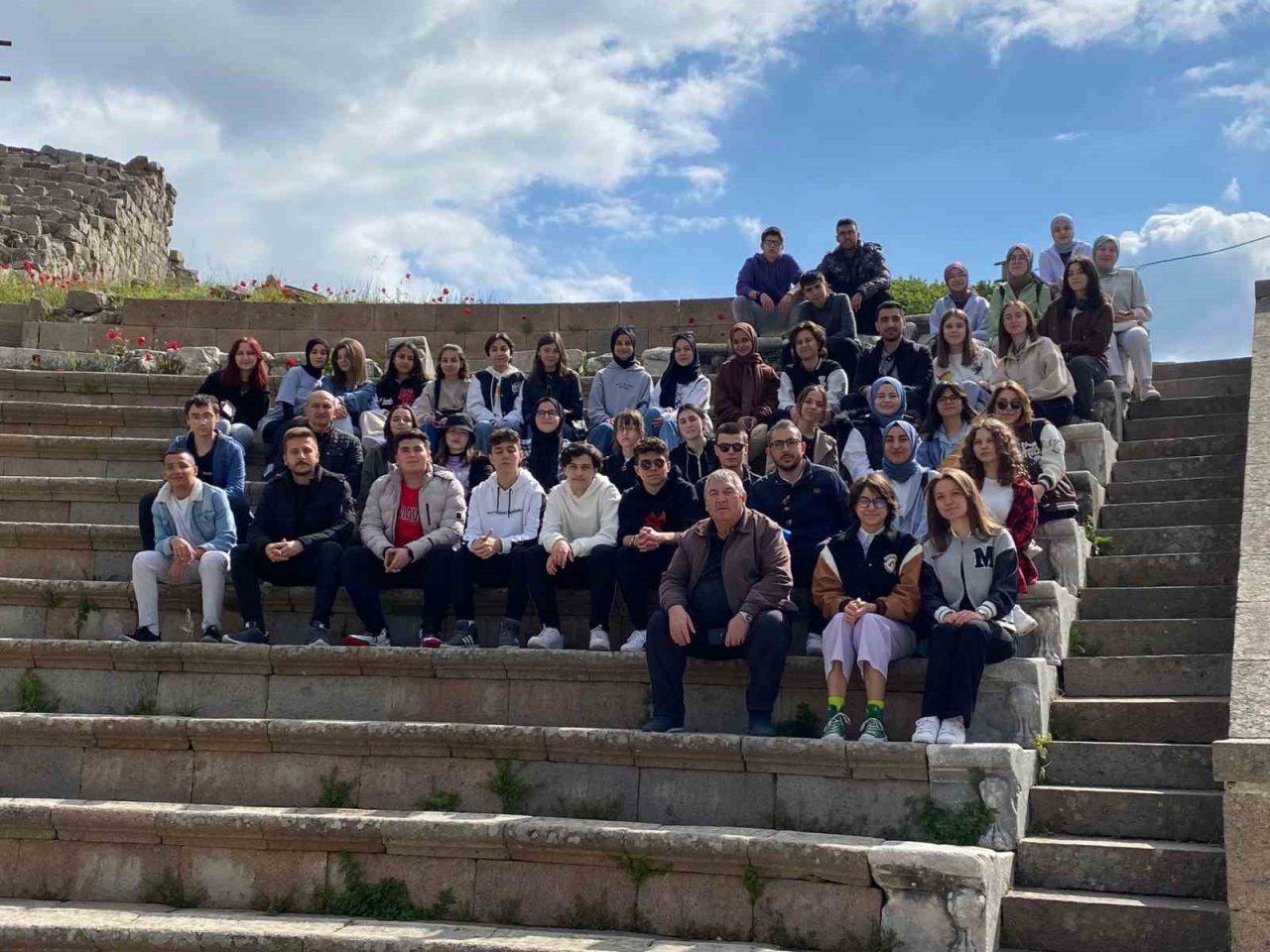 Gediz’de MNA Anadolu Lisesi öğrencileri ücretsiz Çanakkale gezisine götürüldü