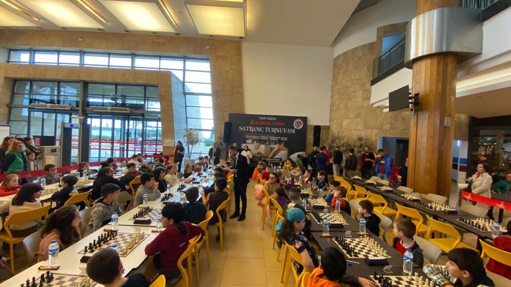 Forum Trabzon’da geleneksel satranç turnuvasının bu yıl 5.’si düzenlendi