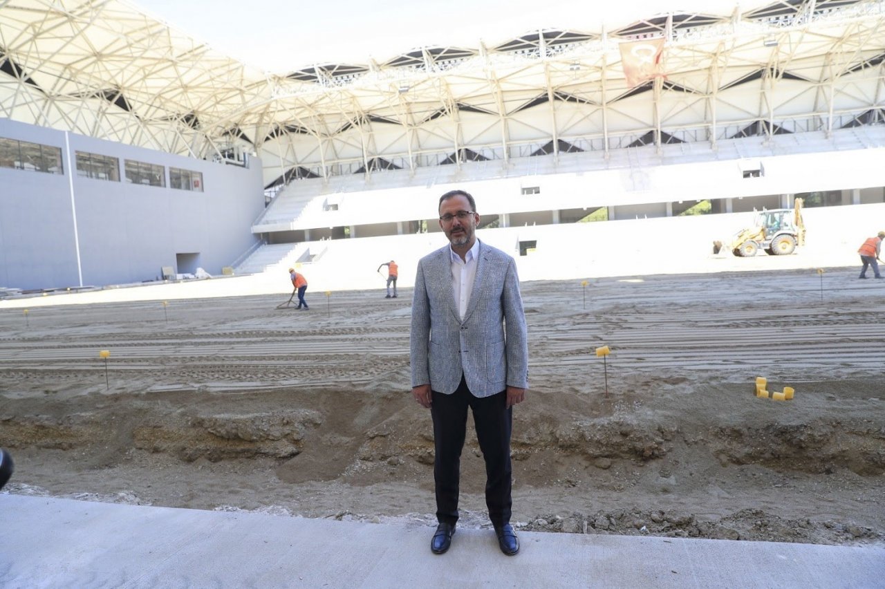 Bakan Kasapoğlu’ndan Alsancak Mustafa Denizli Stadı paylaşımı