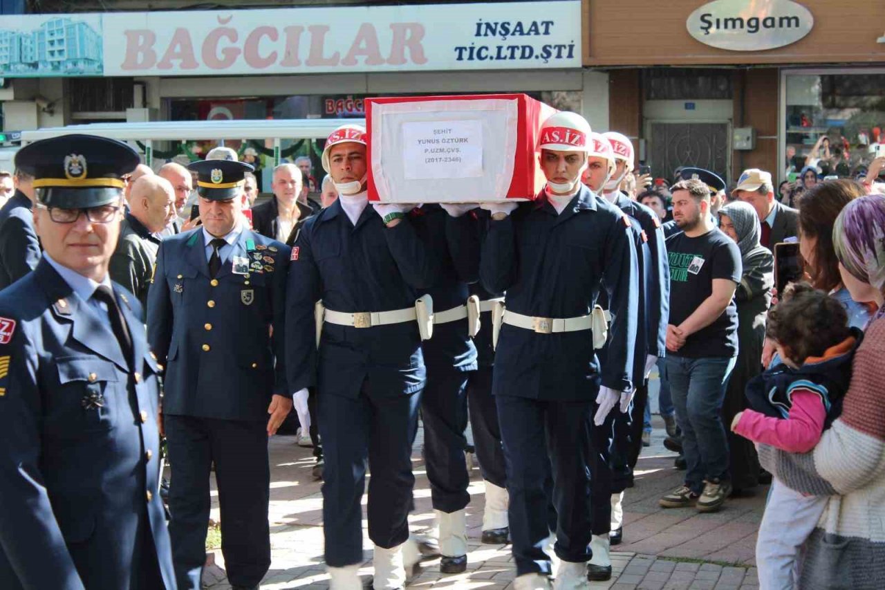 Şehit Uzman Çavuş Öztürk son yolculuğuna uğurladı