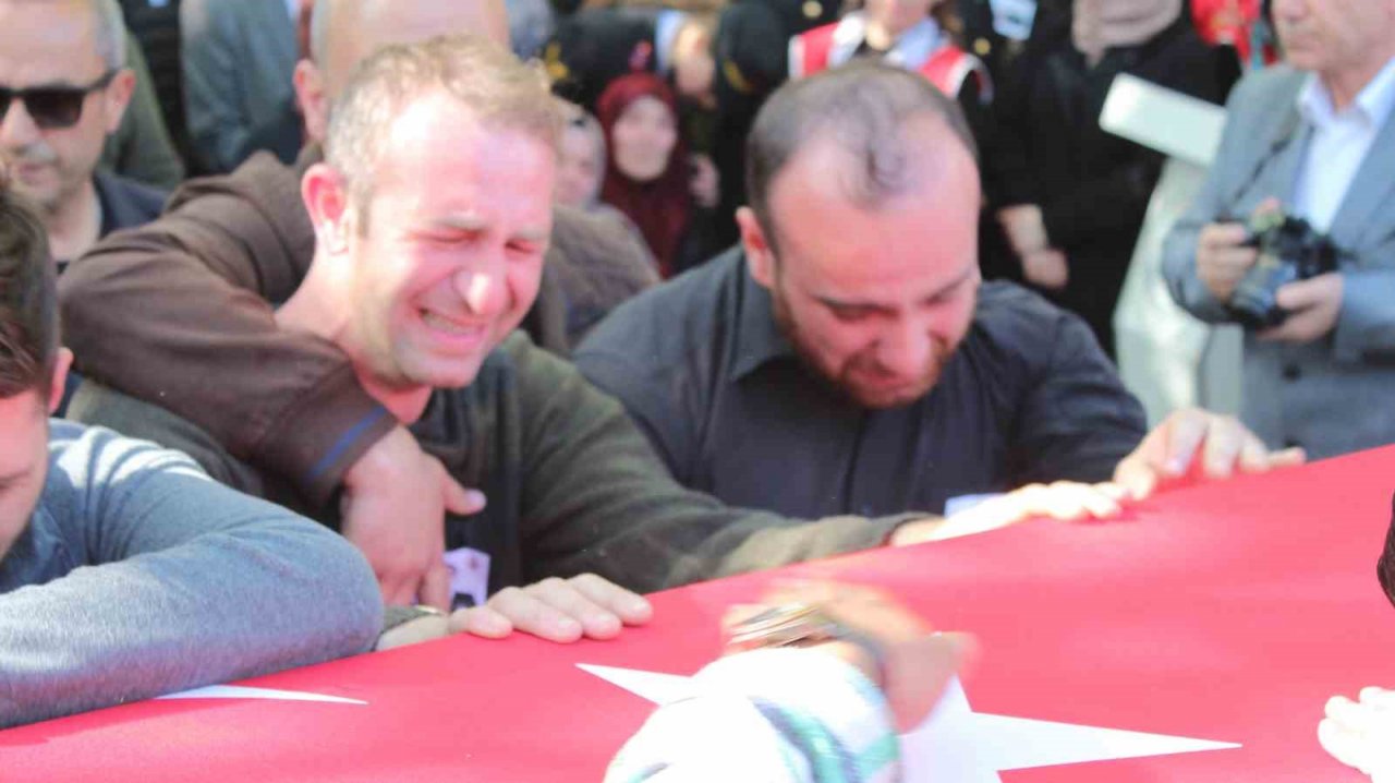 Şehit Uzman Çavuş Öztürk son yolculuğuna uğurladı