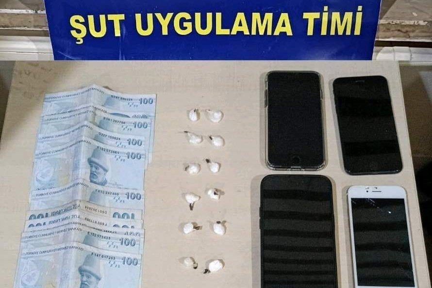 İzmir’de 3 torbacı daha ’ŞUT’landı