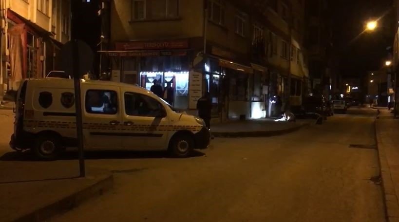 Kaldırımda yürürken husumetlisinin silahla ateş ettiği vatandaş yaralandı