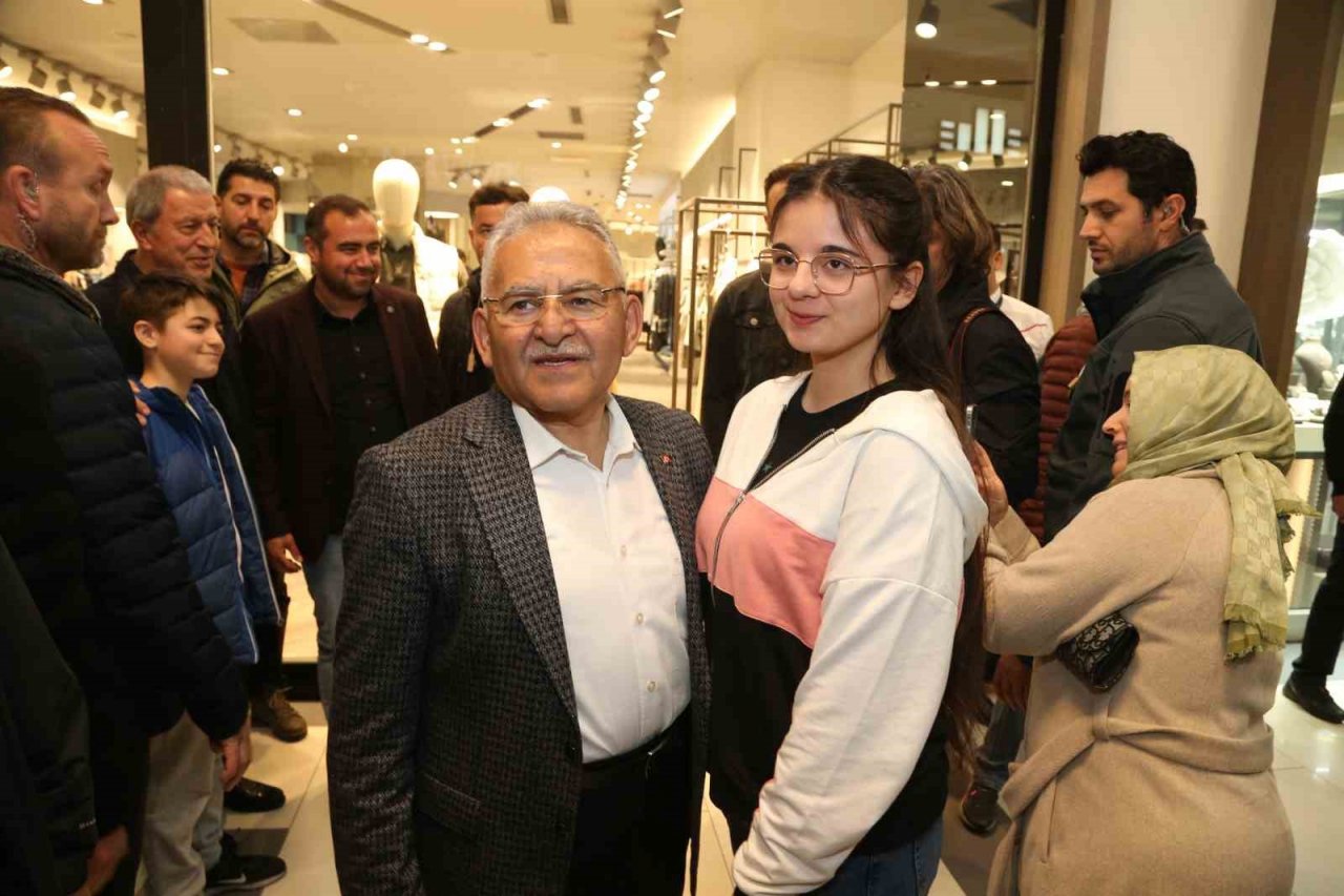 Bakan Akar, Bakan Nebati ve Başkan Büyükkılıç’tan AVM ziyareti