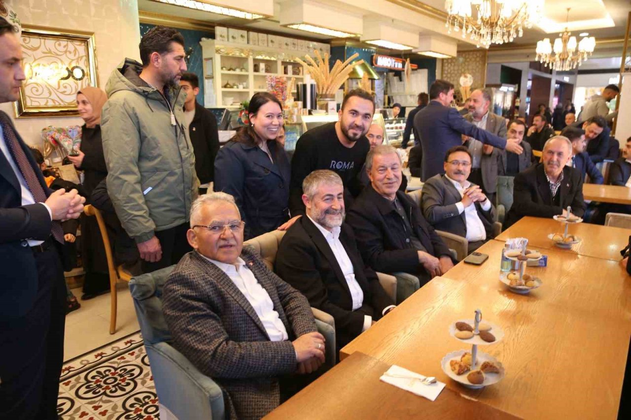 Bakan Akar, Bakan Nebati ve Başkan Büyükkılıç’tan AVM ziyareti