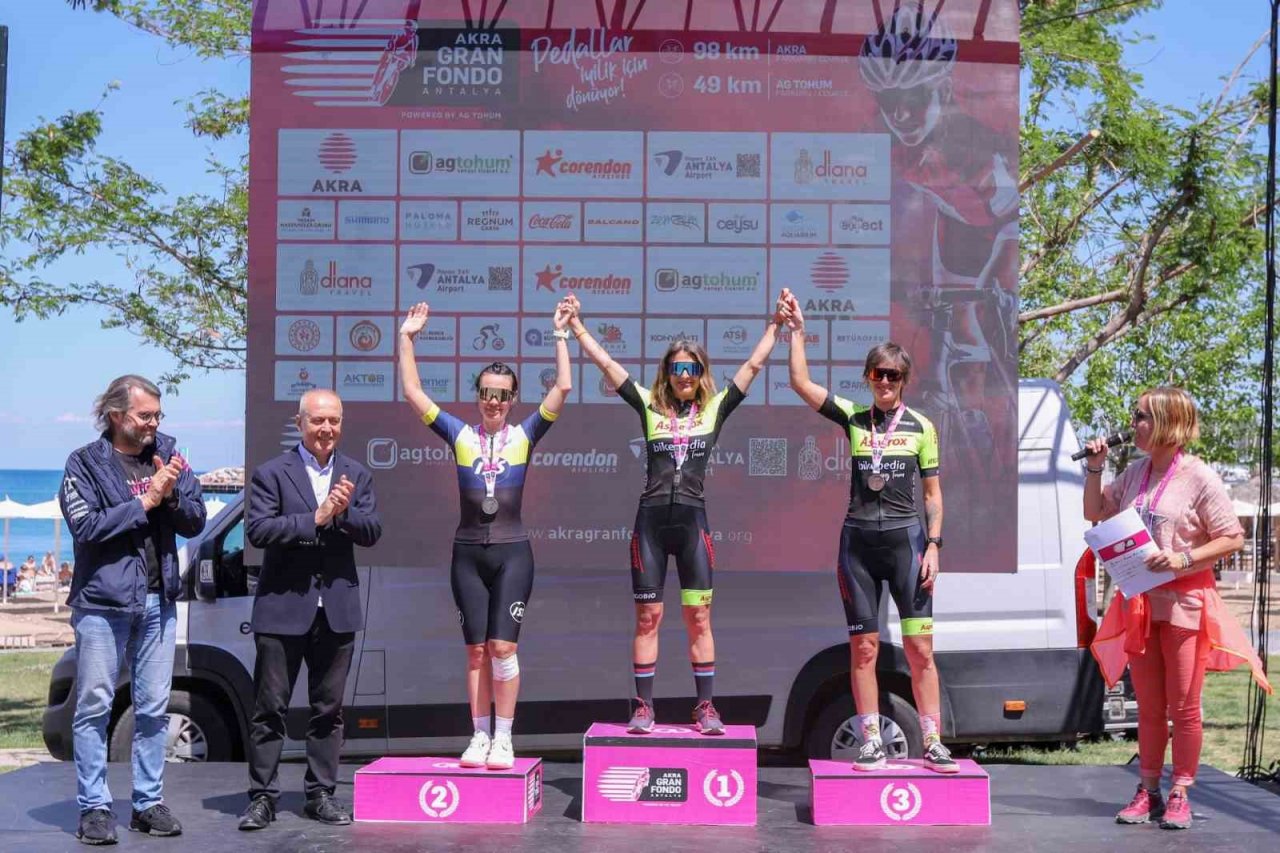 AKRA Gran Fondo Antalya yol bisikleti yarışında ödüller sahiplerini buldu