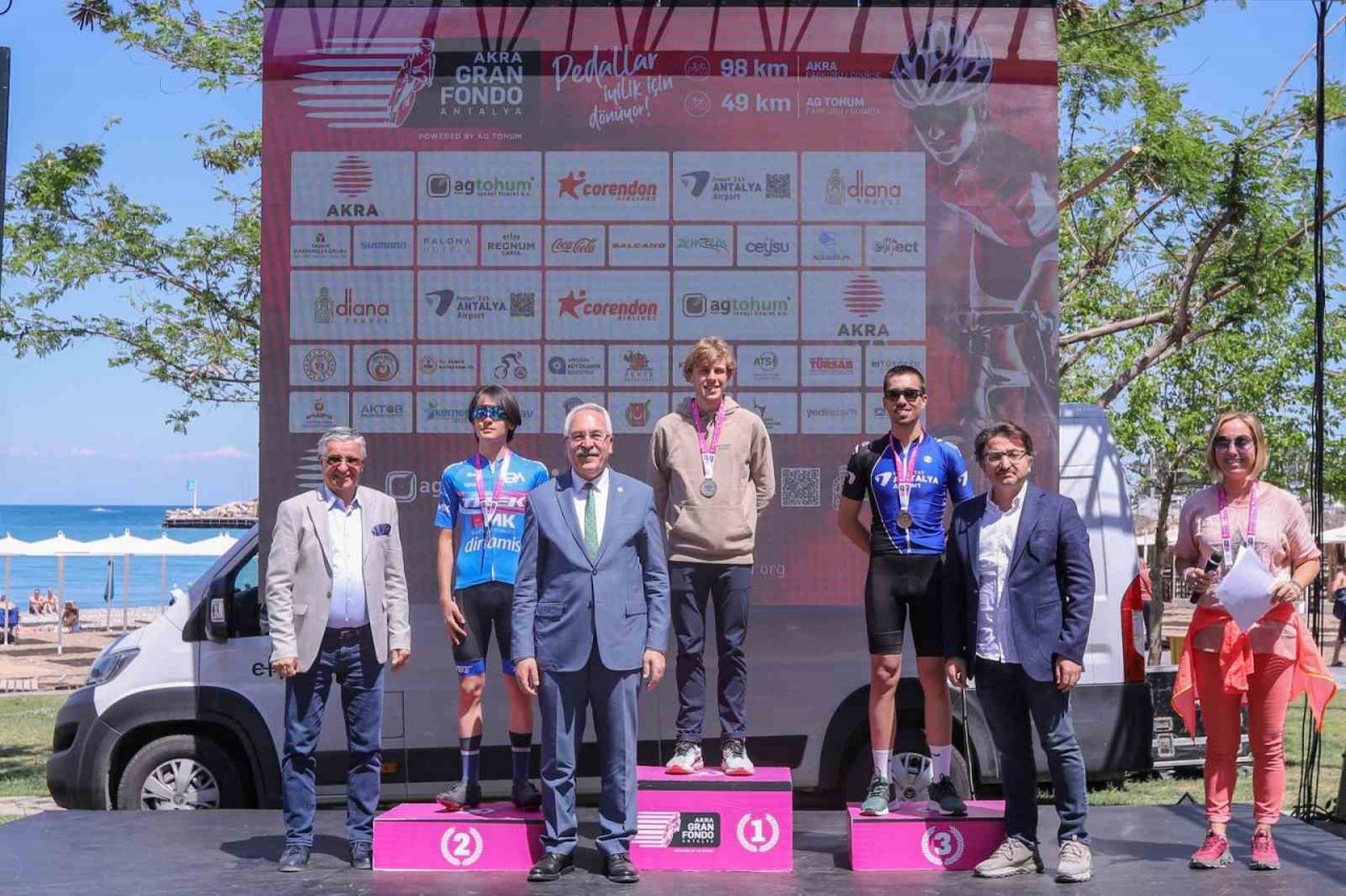 AKRA Gran Fondo Antalya yol bisikleti yarışında ödüller sahiplerini buldu