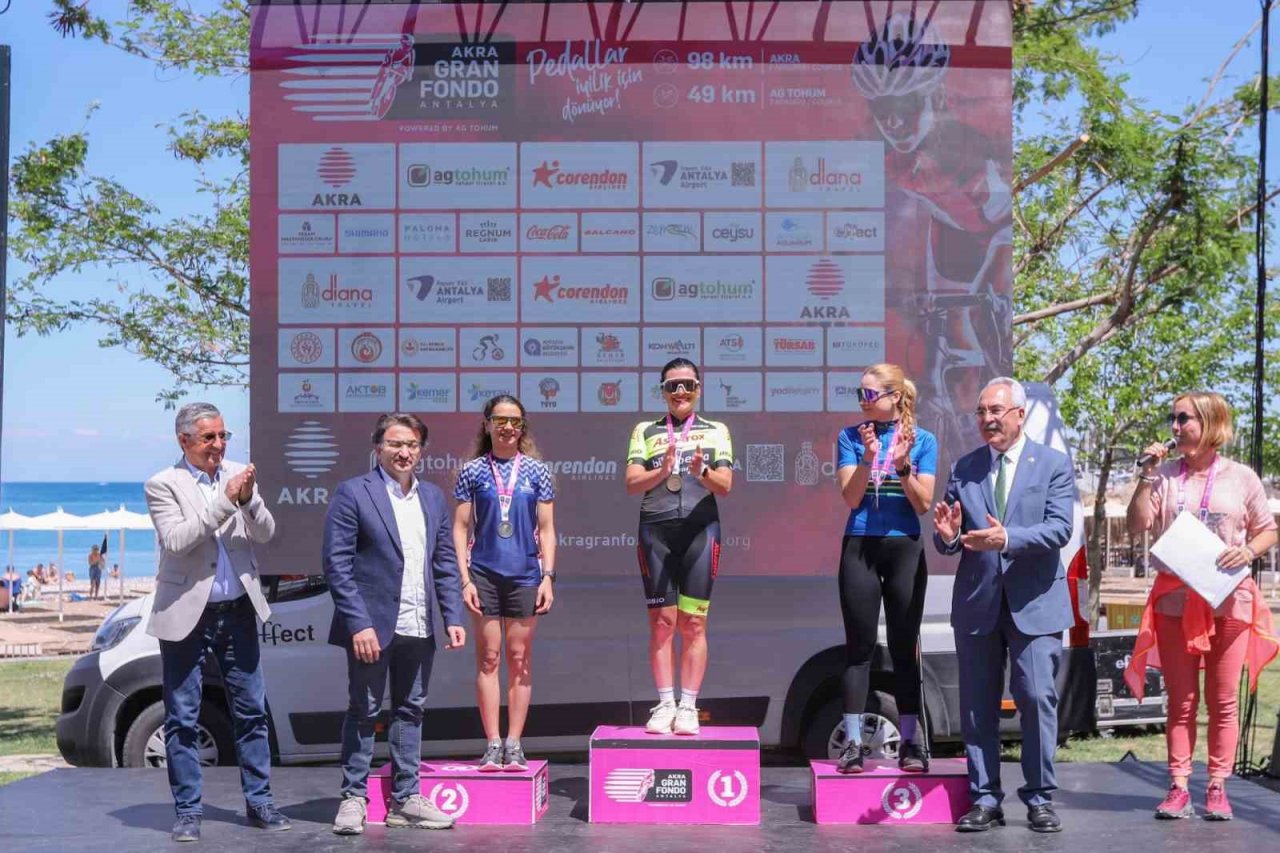 AKRA Gran Fondo Antalya yol bisikleti yarışında ödüller sahiplerini buldu