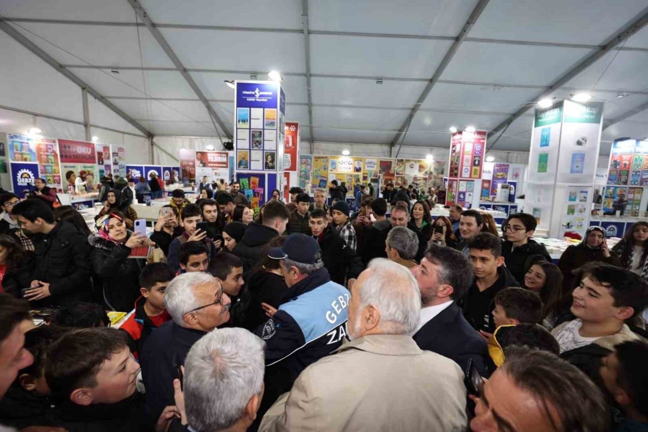 Bu fuarda binlerce kitap vatandaşlarla buluşuyor