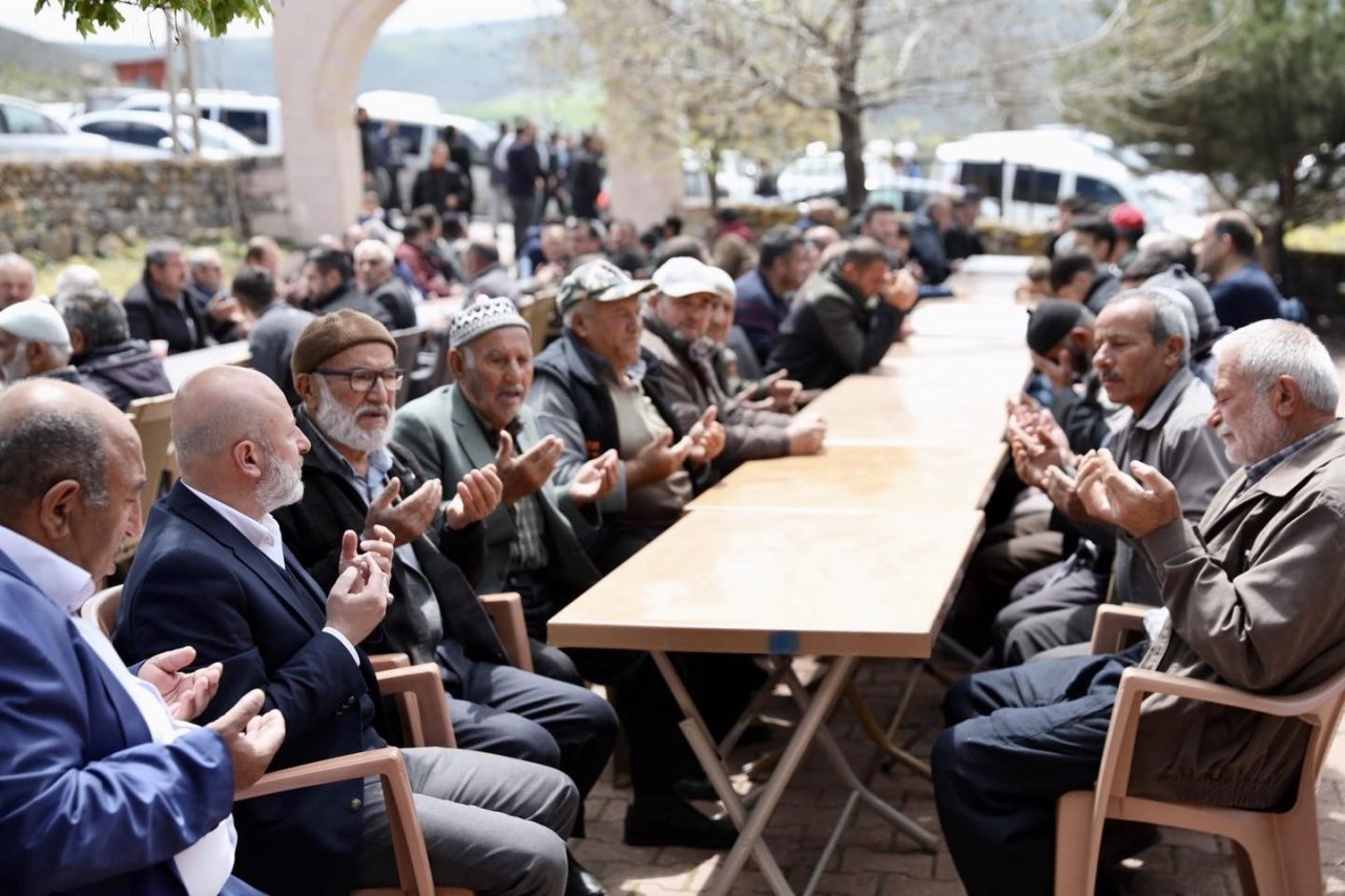 Başkan Çolakbayrakdar, şükür sofrasında vatandaşlarla birlikte