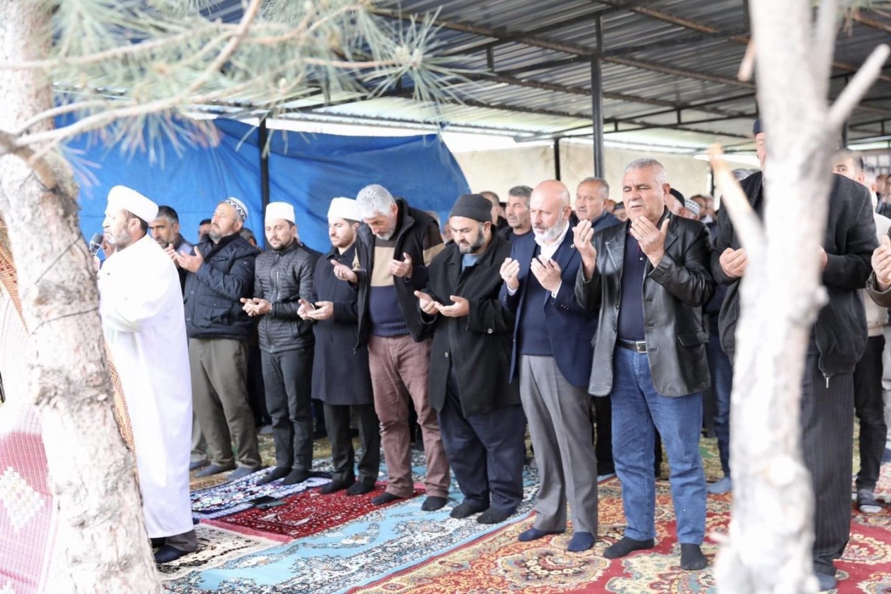 Başkan Çolakbayrakdar, şükür sofrasında vatandaşlarla birlikte