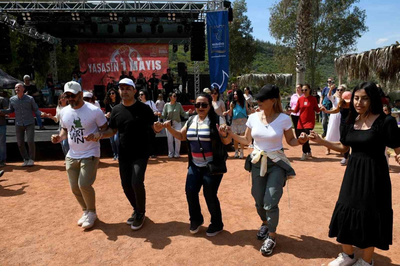 Kuşadası Belediyesi çalışanları 1 Mayıs’ı piknik yaparak kutladı