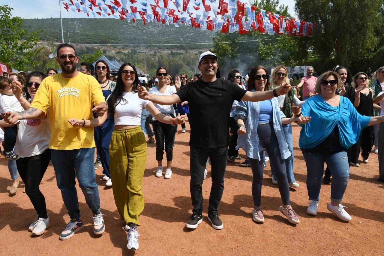 Kuşadası Belediyesi çalışanları 1 Mayıs’ı piknik yaparak kutladı