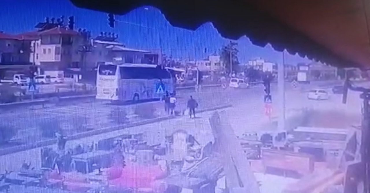 Karayolunda korku dolu anlar: Çarptı, savruldu, bariyere çarparak durabildi