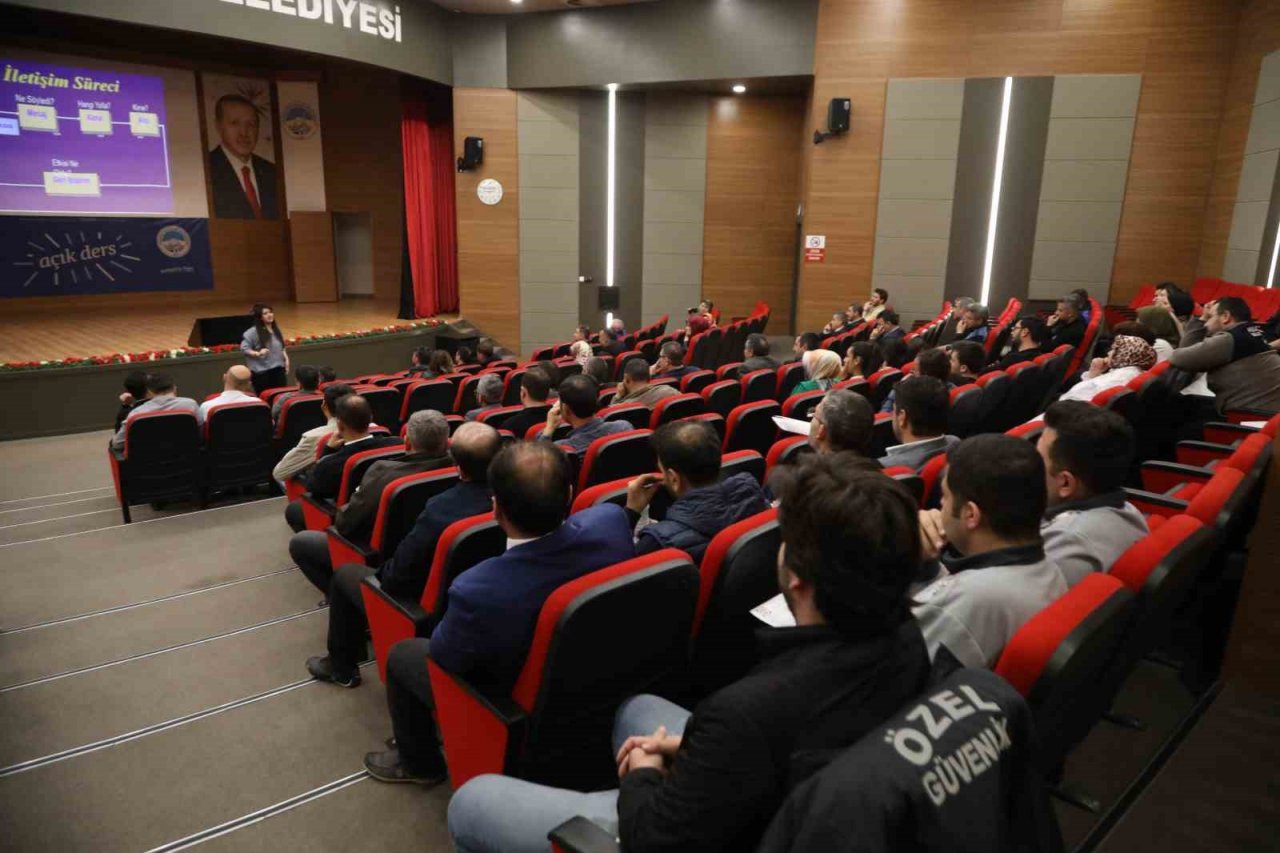 Melikgazi personeline etkili iletişim semineri