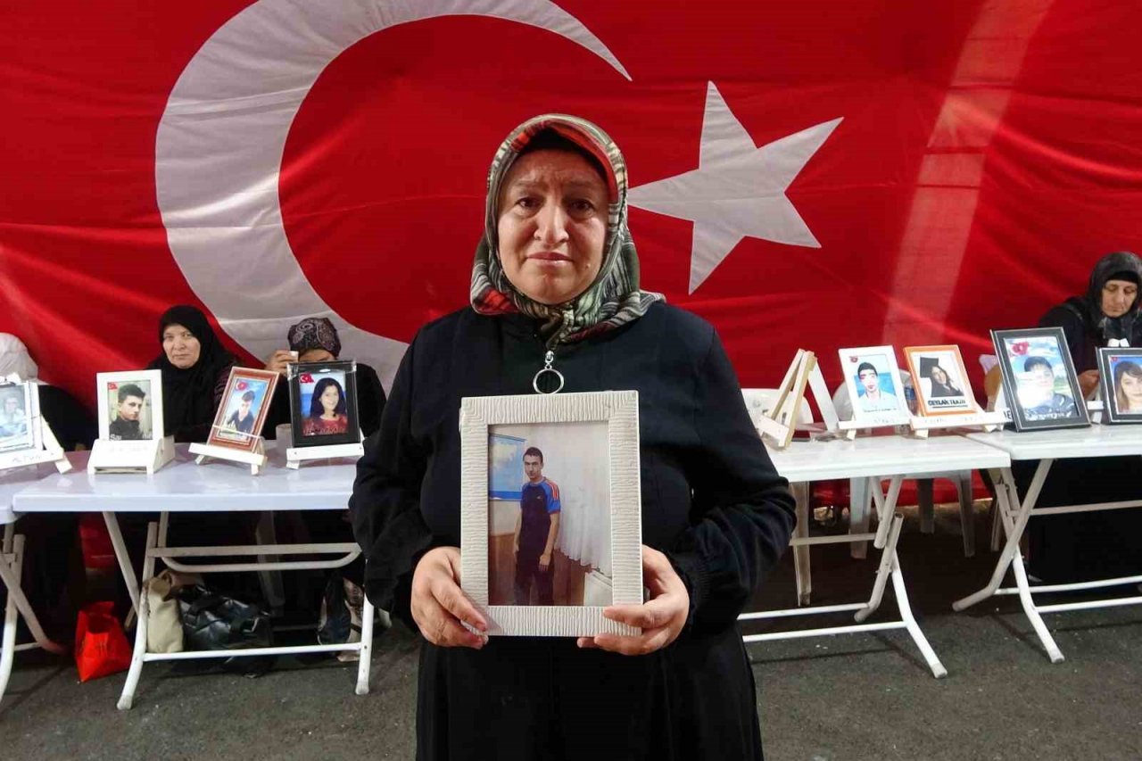 Evlat nöbetindeki Üçdağ: “Çocuğumun hayalini elinden alıp silah verdiler”