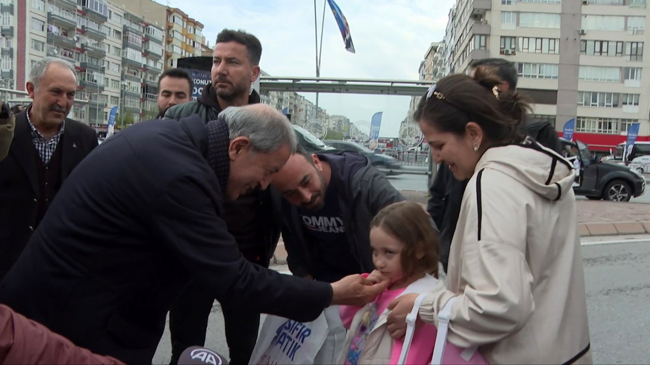 Bakan Akar’dan öğrencilere ‘inek lakabı’ uyarısı