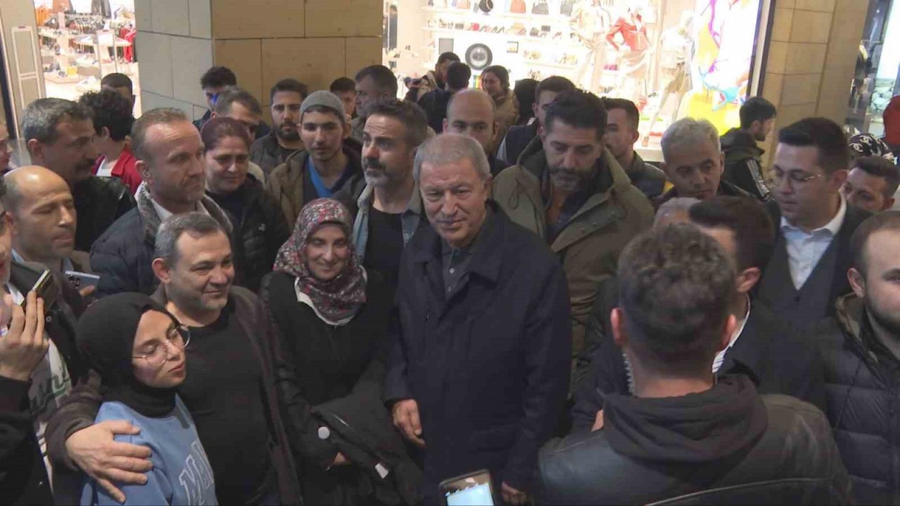 Bakan Akar’dan öğrencilere ‘inek lakabı’ uyarısı