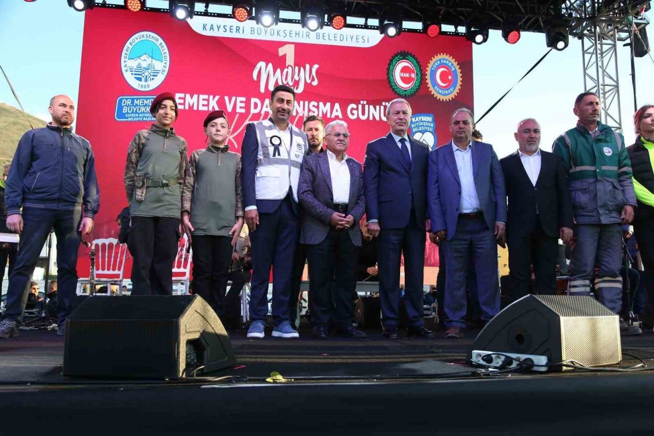 Bakan Akar: "Hiçbir işçinin hakkını yedirmedik yedirmeyeceğiz”