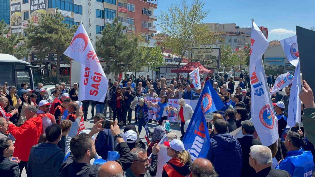 Niğde’de 1 Mayıs’ı halaylar çekerek kutladılar