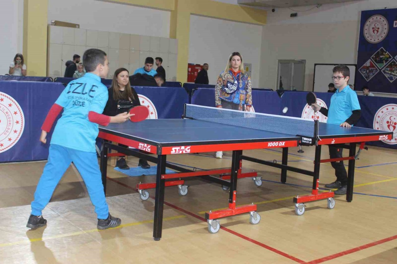 Özel raketlerin turnuvasını dostluk kazandı