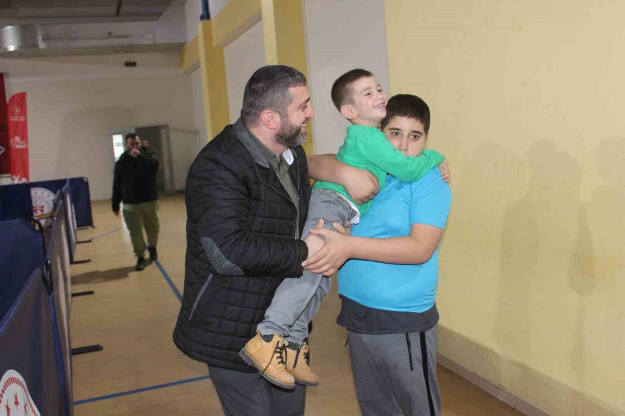 Özel raketlerin turnuvasını dostluk kazandı