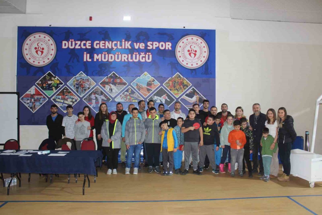 Özel raketlerin turnuvasını dostluk kazandı