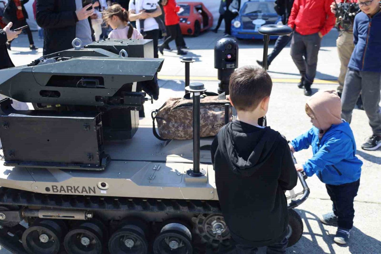 TEKNOFES’te insansız otonom kara aracına yoğun ilgi