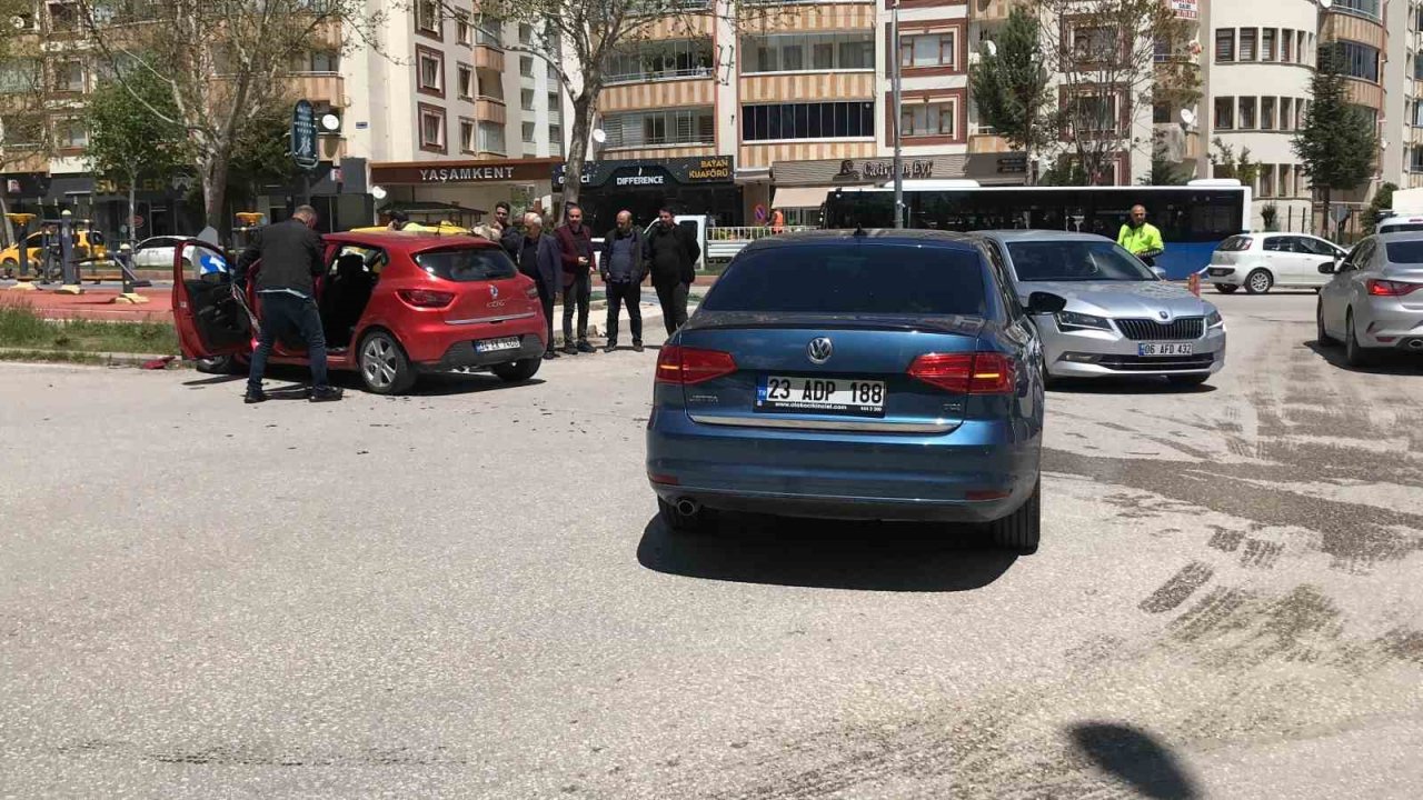 Elazığ’da trafik kazası: 2 yaralı
