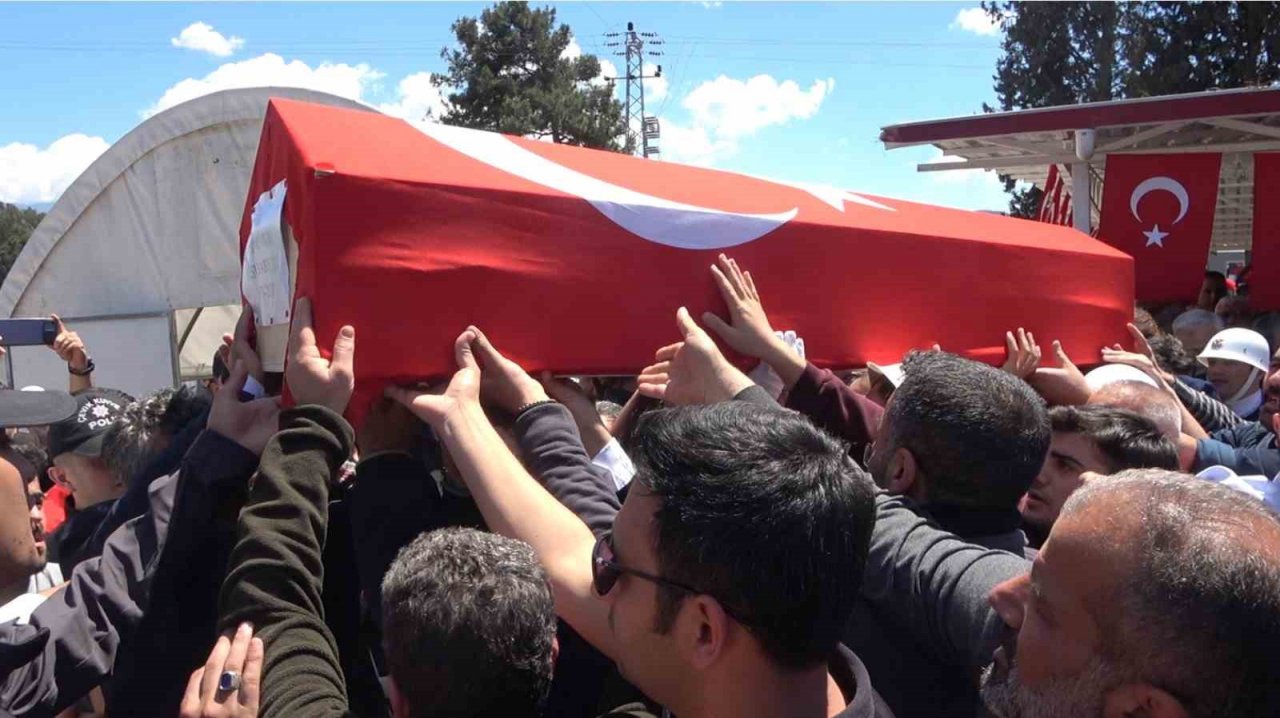 Şehit polis memuru Resul Barutçu, Osmaniye’de toprağa verildi