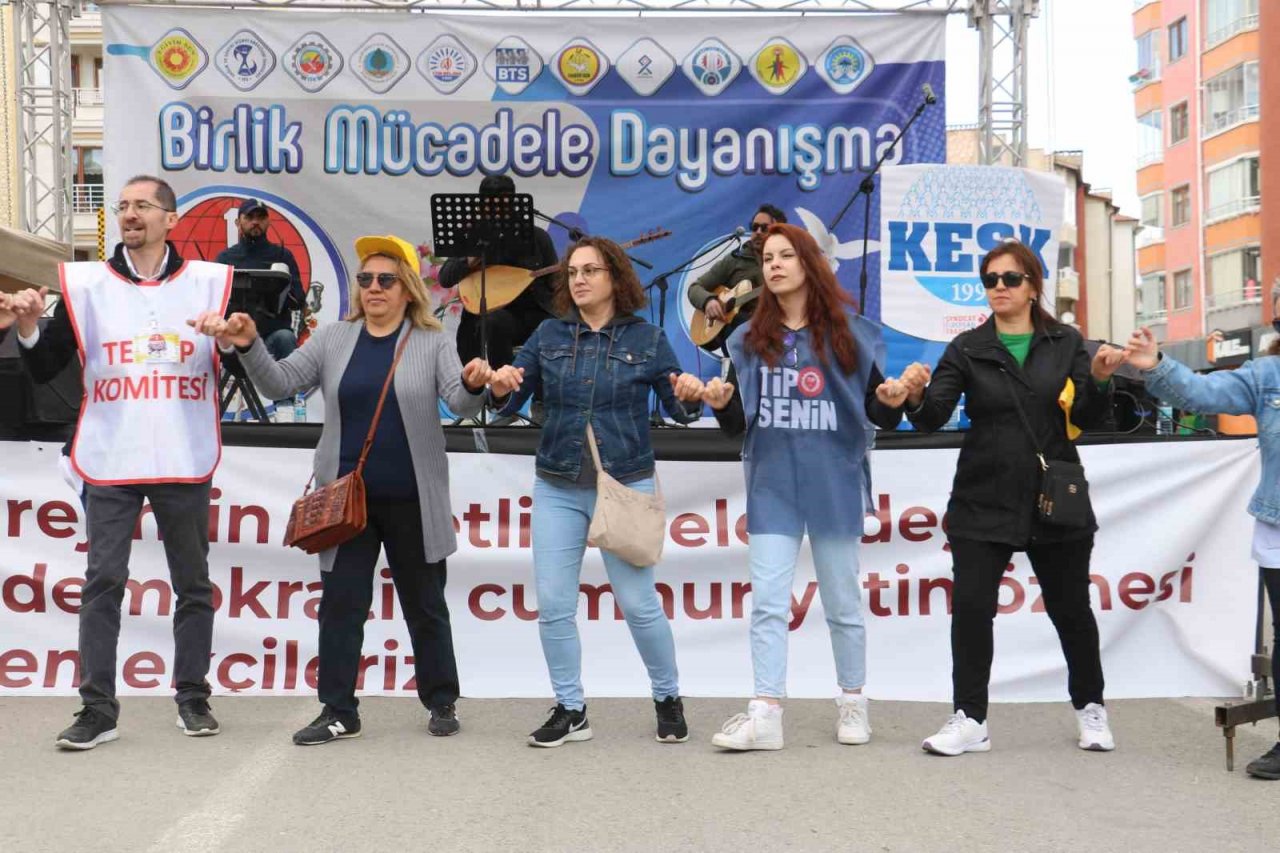 Deprem felaketinden dolayı davulsuz zurnasız 1 Mayıs kutlandı