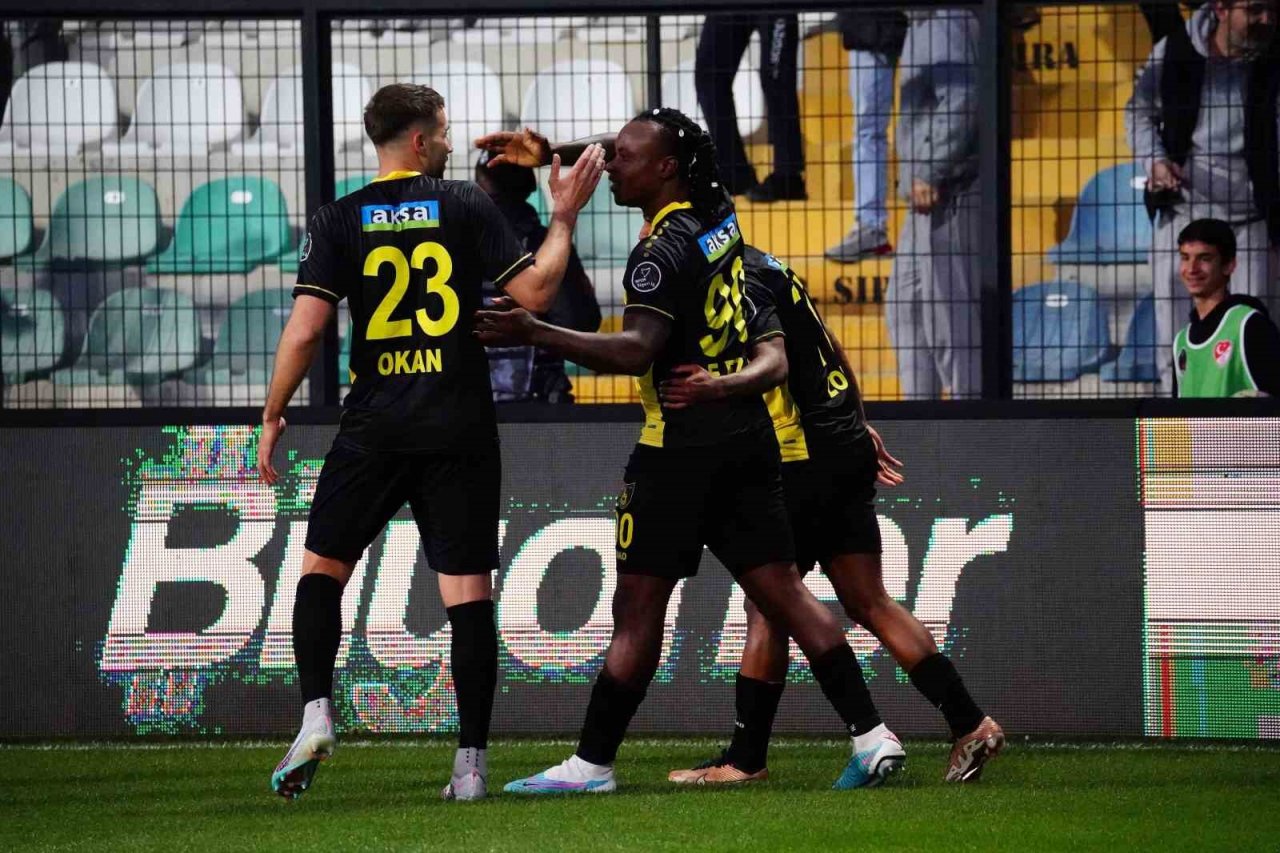 Spor Toto Süper Lig: İstanbulspor: 1 - Giresunspor: 0 (Maç devam ediyor)