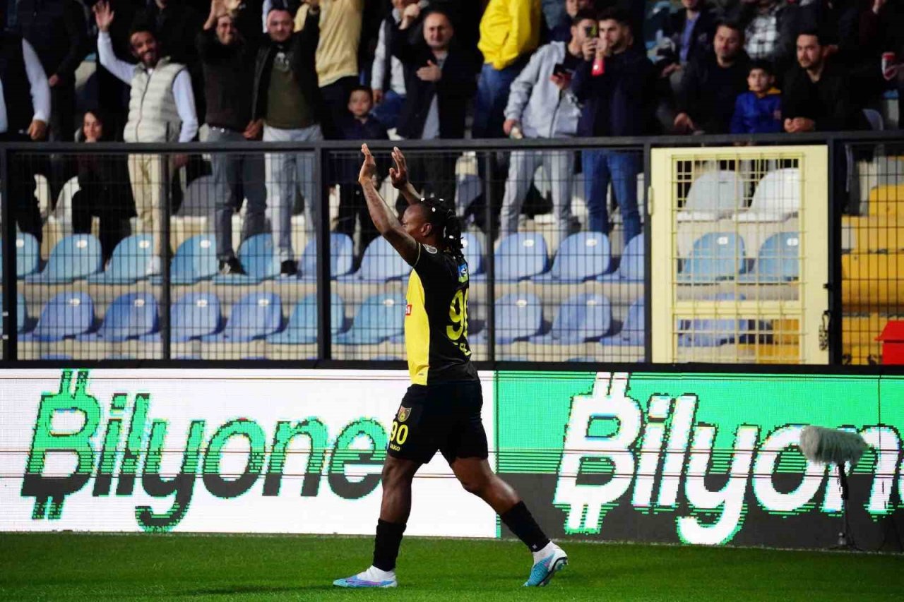 Spor Toto Süper Lig: İstanbulspor: 1 - Giresunspor: 0 (Maç devam ediyor)