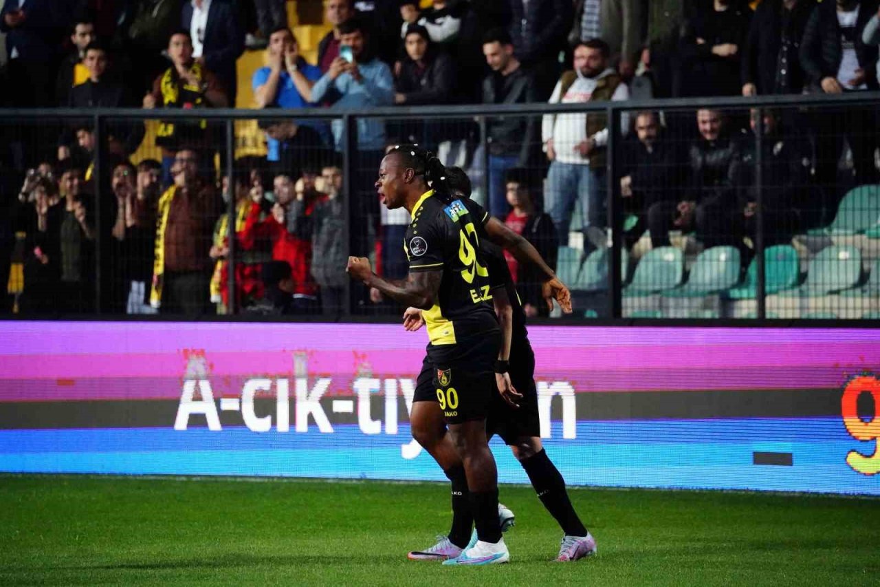 Spor Toto Süper Lig: İstanbulspor: 1 - Giresunspor: 0 (Maç devam ediyor)