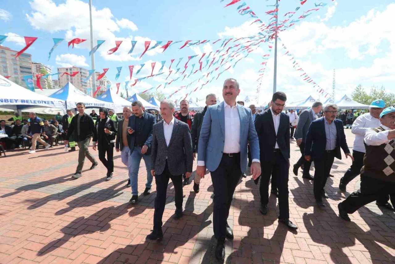 1 Mayıs’ı çalışanları ile kutladı