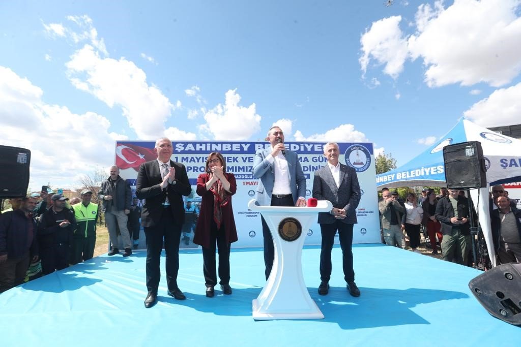 1 Mayıs’ı çalışanları ile kutladı