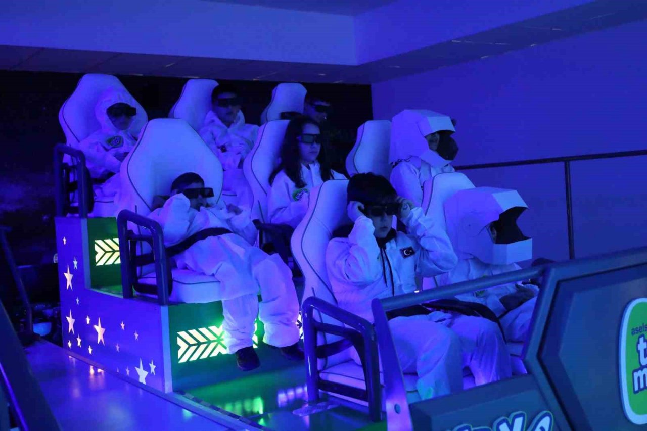 TEKNOFEST’te çocuklar uzay yolculuğu deneyimi yaşadı