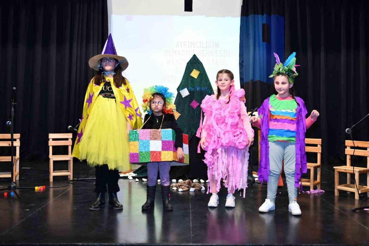 Görme engelli çocuklardan ’Şarkılı Türkülü Masallar’ etkinliği