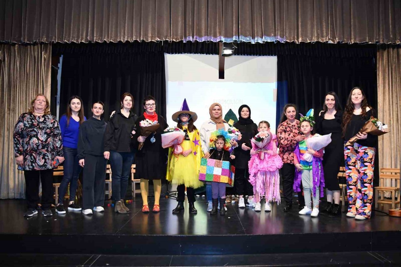 Görme engelli çocuklardan ’Şarkılı Türkülü Masallar’ etkinliği