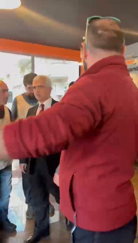 HDP’li Ömer Faruk Gergerlioğlu’na mahalleliden sert tepki