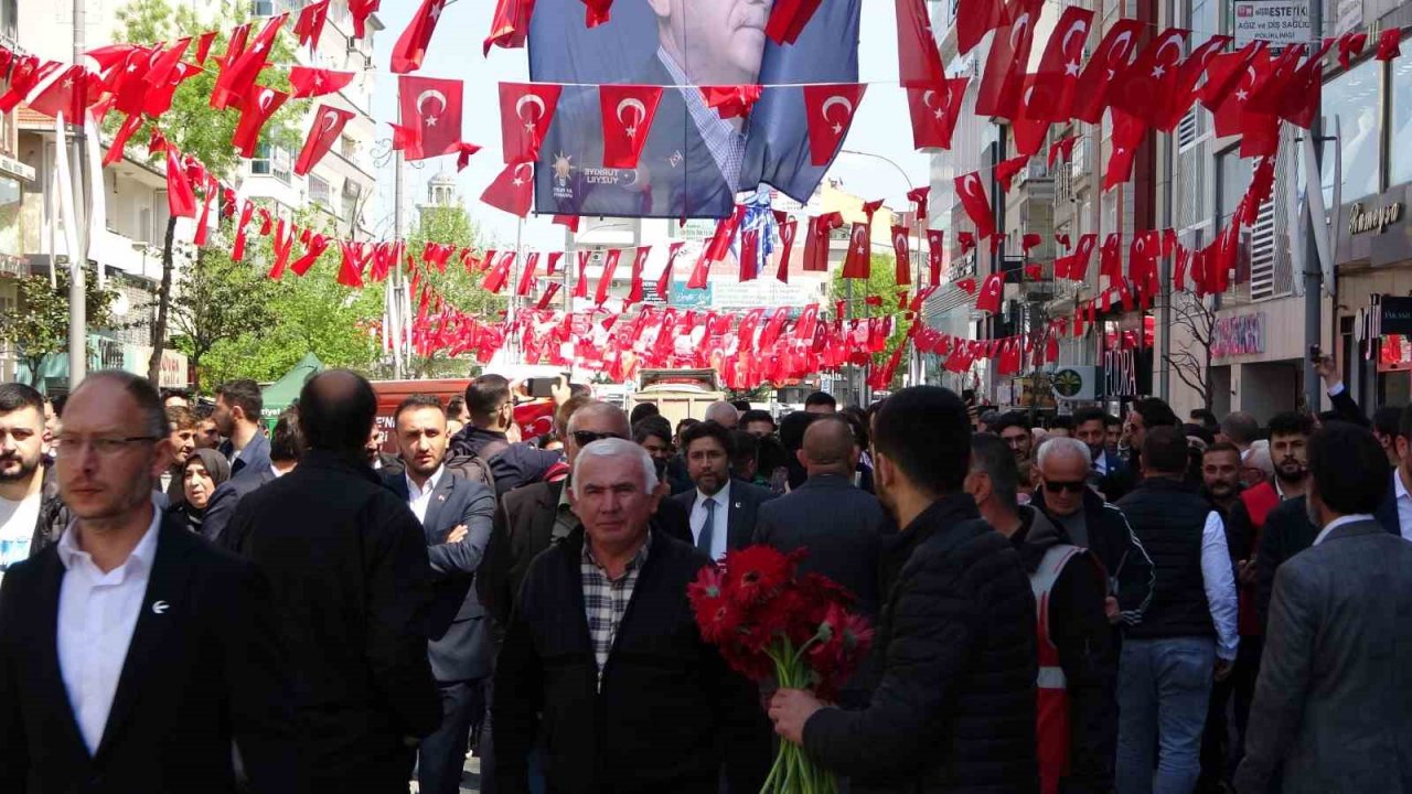 Fatih Erbakan’dan Ümraniyeli vatandaşlara: "Bir oy Erdoğan’a bir oy Yeniden Refah’a" çağrısı