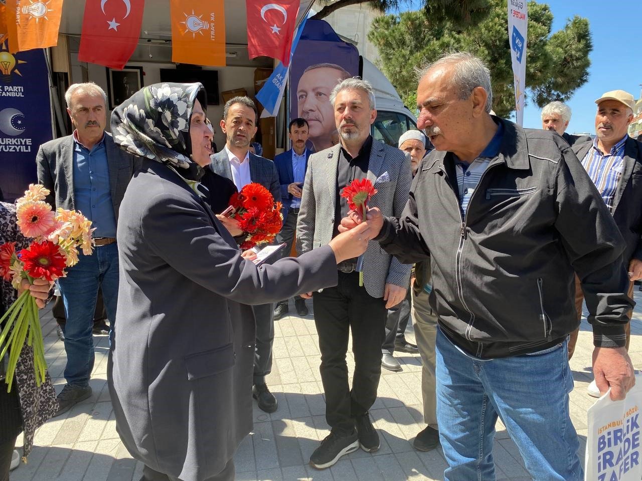 AK Parti Vekil Adayı Öztürk, Maltepelilerle buluştu, esnafı ziyaret etti