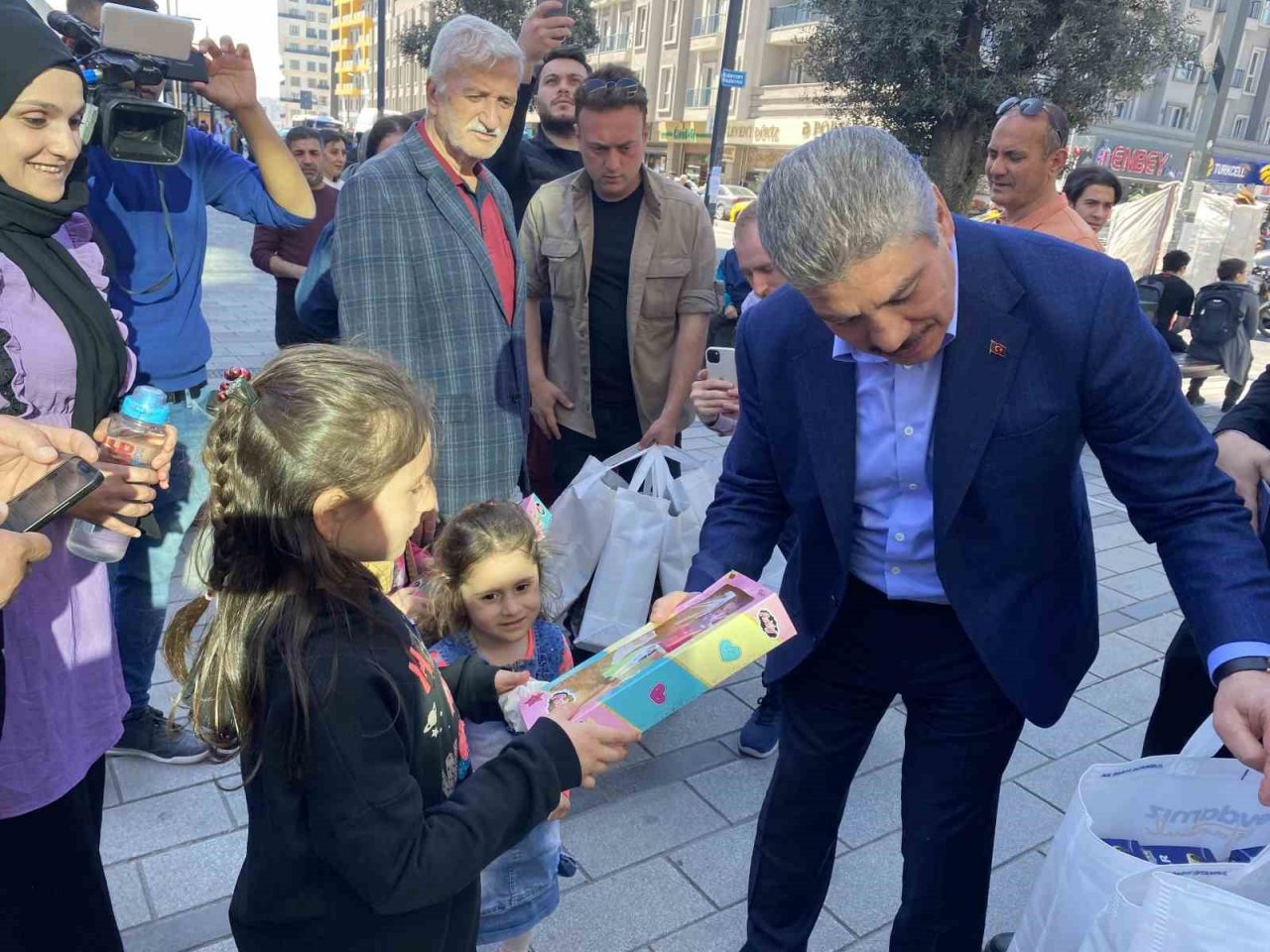 AK Parti İstanbul 3’üncü Bölge Milletvekili Adayı Yüksel, Esenyurtlu vatandaşlarla buluştu